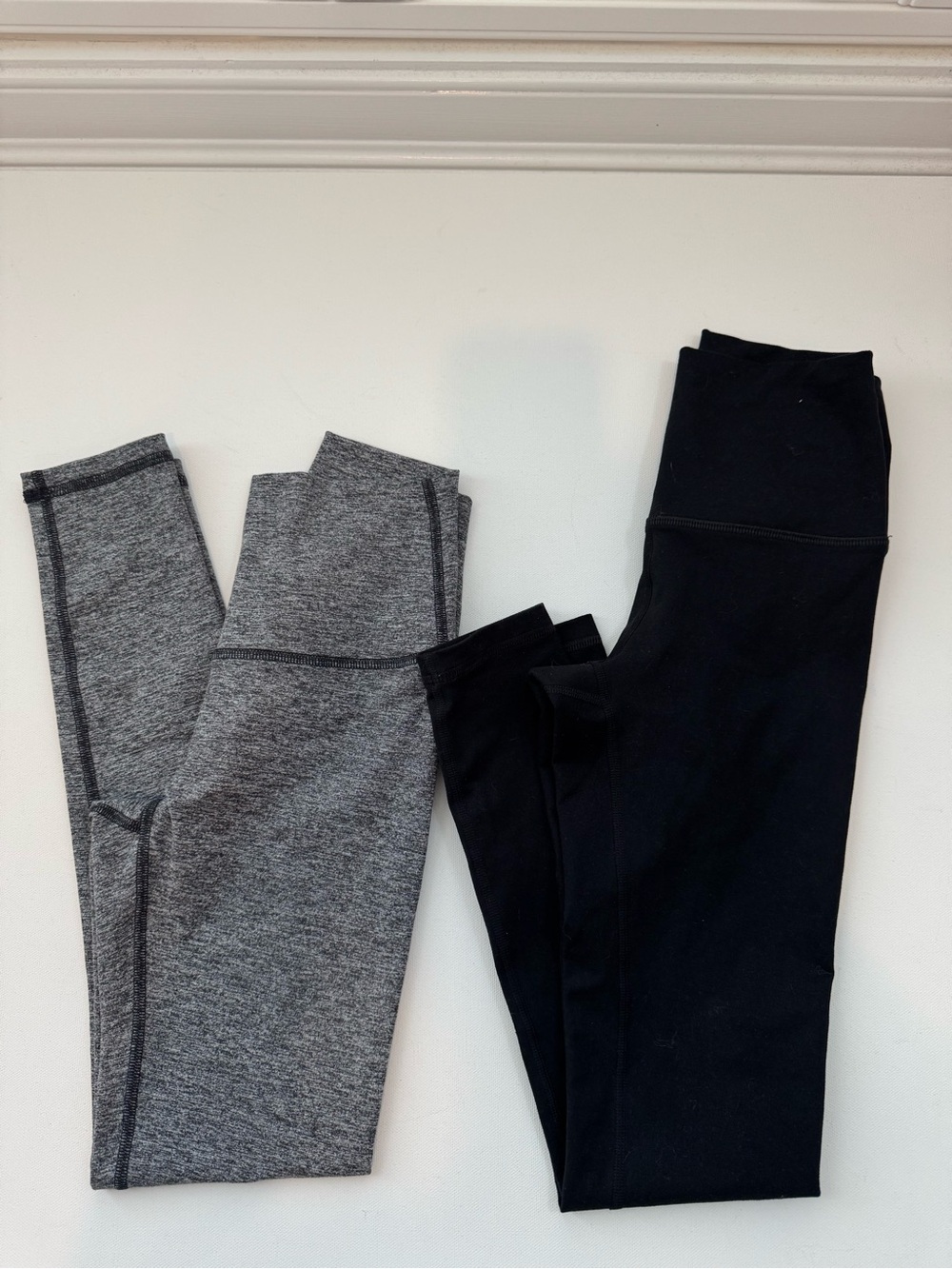 FLEO Women’s Leggings Lot of 2 Black & Heather Gray Size XS